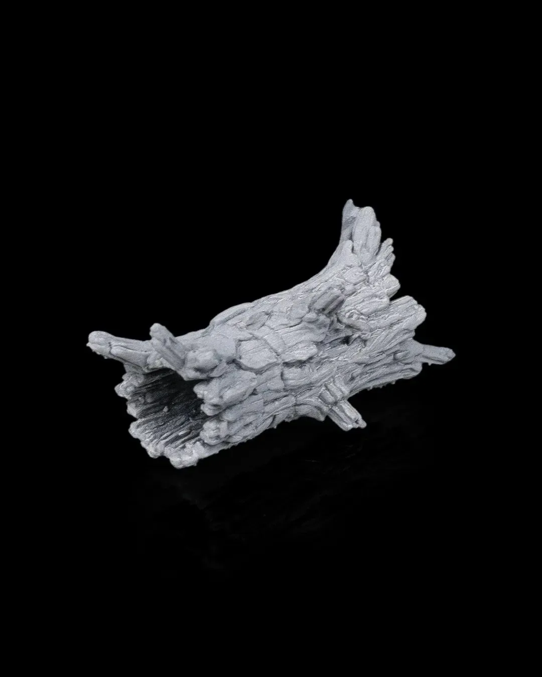 Ancient Trees 3D gedrucktes Tabletop Terrain Set mit kahlen Baumstämmen und verwitterten Stubben auf Spieltisch